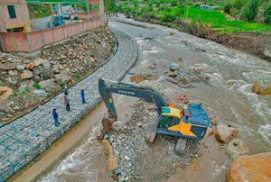 REFUERZAN OBRA DE DEFENSA RIBEREÑA EN CHALHUANCA Y GARANTIZA SEGURIDAD ANTE LLUVIAS INTENSAS