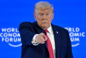 DONALD TRUMP DICE NO QUERER RECURRIR A LA FUERZA EN GROENLANDIA, PERO INSISTE EN COMPRARLA