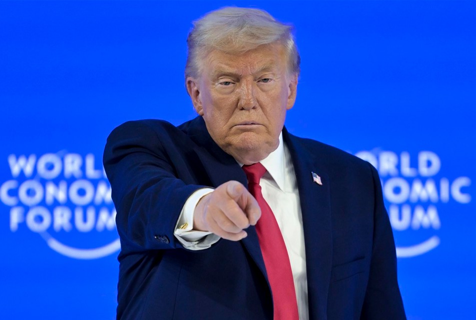 DONALD TRUMP DICE NO QUERER RECURRIR A LA FUERZA EN GROENLANDIA, PERO INSISTE EN COMPRARLA