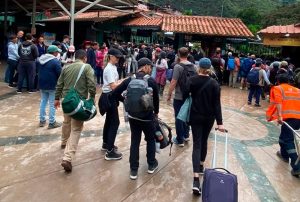CUSCO: VIOLENCIA POR DISPUTA DE TRANSPORTE EN MACHU PICCHU DEJA MILES DE TURISTAS VARADOS