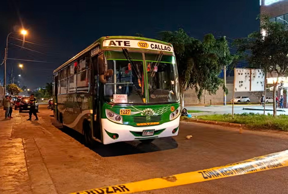 SAN LUIS: DELINCUENTES DISPARAN CONTRA BUS REPLETO DE PASAJEROS EN LA AVENIDA MARISCAL NIETO
