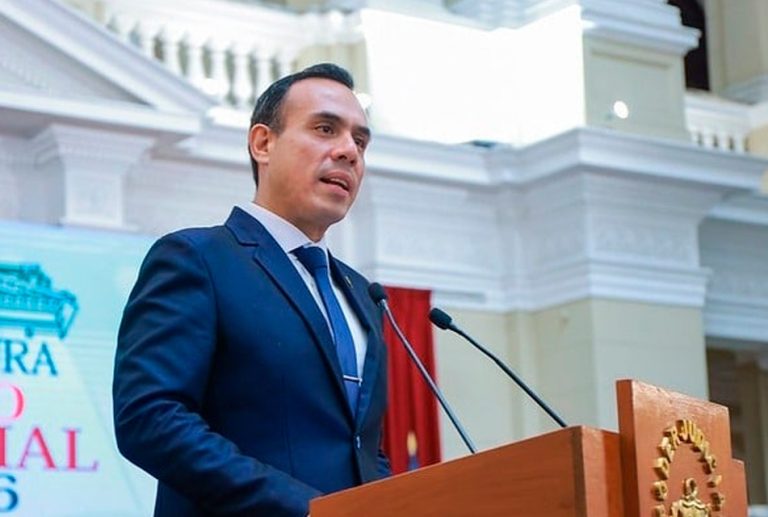 VILLANUEVA CARBAJAL: “ANTES DE VACAR A JERÍ, URGE UNA RECOMPOSICIÓN TOTAL DE LA MESA DIRECTIVA”