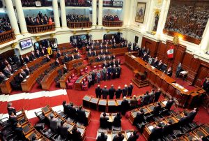 LA MITAD DE LOS CANDIDATOS PRESIDENCIALES DEBERÍA RETIRARSE PARA EVITAR QUE PARTIDOS CON POCA REPRESENTATIVIDAD DIRIJAN EL CONGRESO