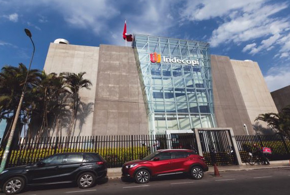 INDECOPI SANCIONÓ AL CENTRO COMERCIAL REAL PLAZA POR GRAVES NEGLIGENCIAS EN LA CAÍDA DEL TECHO DEL PATIO DE COMIDAS 