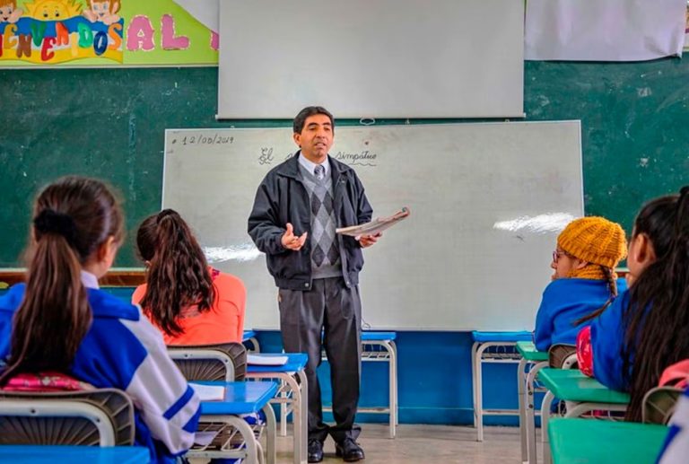 “SE DEBE GARANTIZAR EDUCACIÓN GRATUITA EN TODOS LOS NIVELES PARA TODOS LOS PERUANOS SIN DISTINCIÓN”