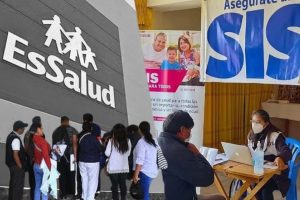 TACNA: CRISIS EN EL SIS Y ESSALUD AFECTA A ESTUDIANTES Y FAMILIAS, DENUNCIA CANDIDATA ROSANA REINOSO