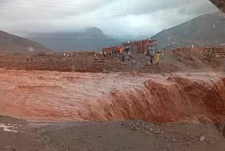 PROVINCIA DE CARAVELÍ AFECTADA POR LLUVIAS Y HUAICOS ESPERA AYUDA URGENTE DEL GOBIERNO