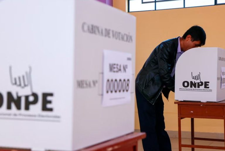 ELECCIONES 2026: EL NUEVO SENADO DEBE QUEDAR EN “MANOS DE LA GENTE MÁS CAPAZ”, ADVIERTE ECONOMISTA CÉSAR ZAMORA