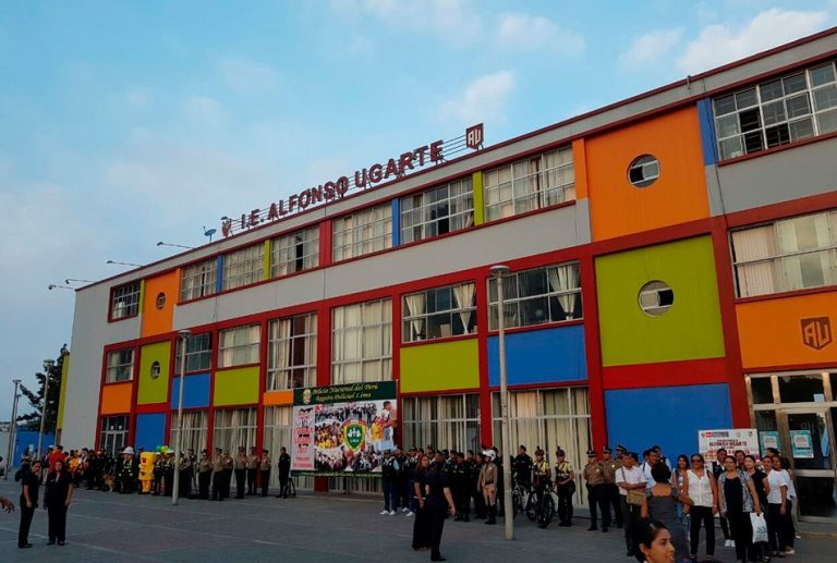 INSTITUCIÓN EDUCATIVA EMBLEMÁTICA ALFONSO UGARTE BRINDA EDUCACIÓN DE CALIDAD A SUS ALUMNOS
