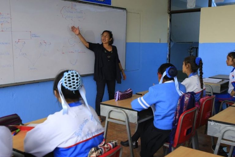 SE DEBE GARANTIZAR 6% DEL PBI PARA EDUCACIÓN Y ALIMENTAR A TODOS LOS ALUMNOS DE INICIAL, PRIMARIA Y SECUNDARIA