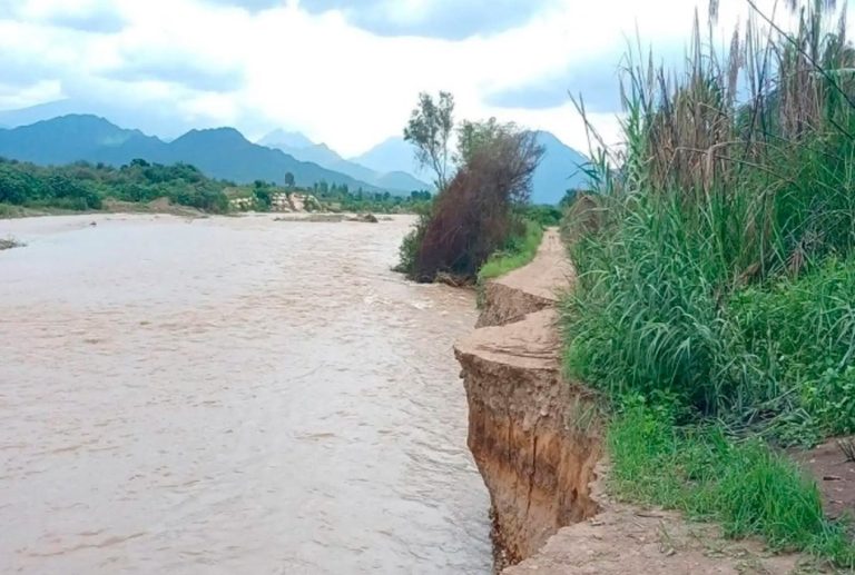 LAMBAYEQUE: LLUVIAS DAÑAN VÍAS EN OYOTÚN Y AGRICULTORES ALERTAS POR CRECIDA DE RÍO NANCHOC