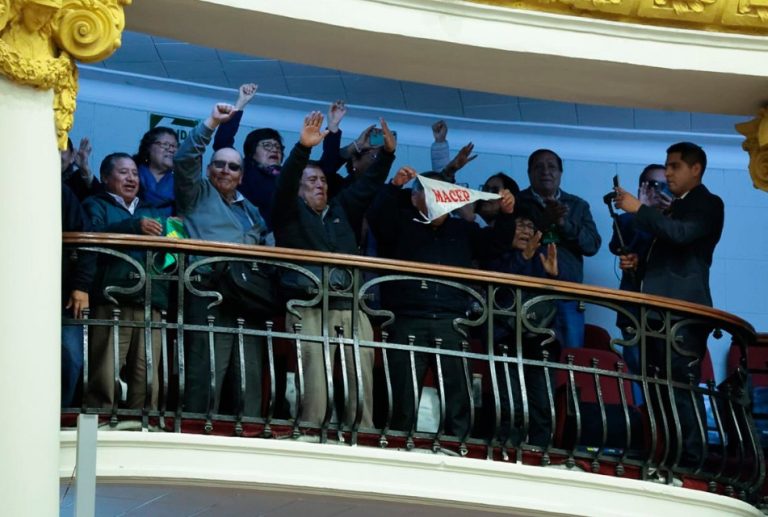 GOBIERNO DEBE BUSCAR ALTERNATIVAS PARA EJECUTAR NUEVA LEY QUE AUMENTA PENSIONES DE MAESTROS JUBILADOS A S/. 3 300