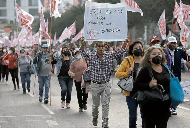 MAESTROS Y AUXILIARES SALDRÁN A LAS CALLES SI EXISTE UNA AMENAZA A LEY QUE AUTORIZA PAGO DEL 100 % DE CTS