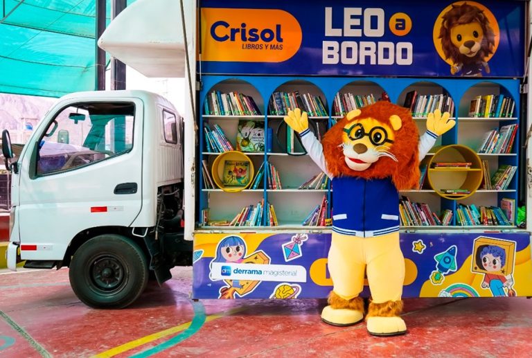 BIBLIOTECA MÓVIL LEO A BORDO EN NASCA Y AREQUIPA