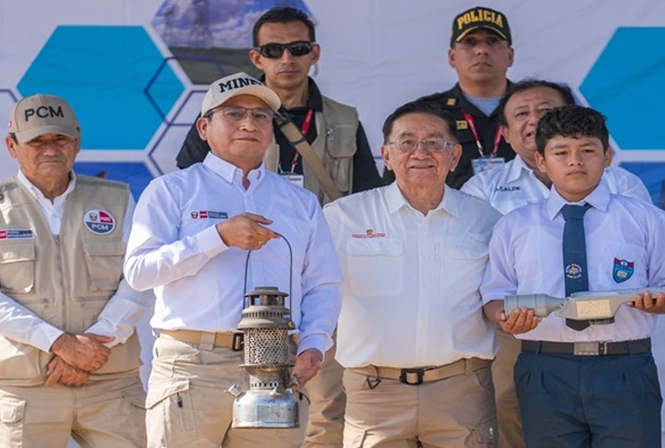 LAMBAYEQUE: MINEM PUSO EN FUNCIONAMIENTO OBRAS QUE BRINDAN ENERGÍA ELÉCTRICA A 25 LOCALIDADES DE OLMOS