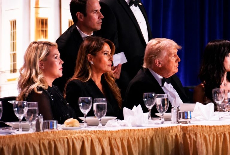 TRAS SER EVACUADO, TRUMP INFORMA DETENCIÓN DE PRESUNTO TIRADOR EN CENA DE CORRESPONSALES DE CASA BLANCA