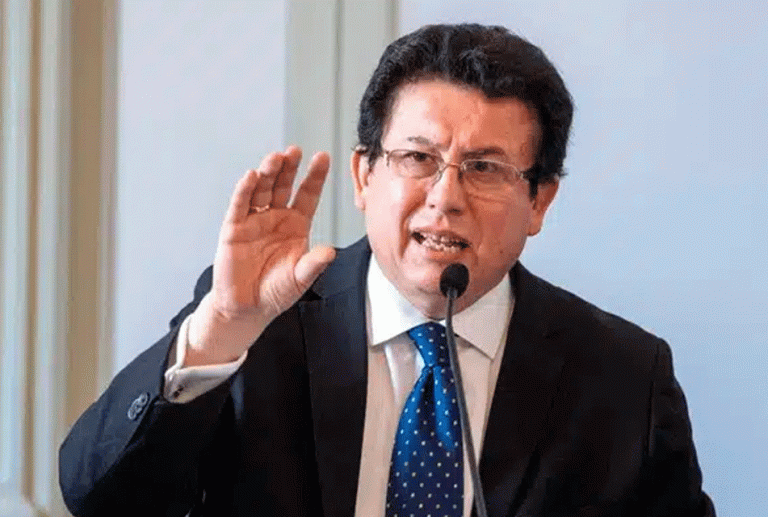 CHILE EXPULSA MIGRANTES IRREGULARES Y EXCANCILLER RODRÍGUEZ MACKAY PLANTEA QUE PERÚ DEBE REACCIONAR