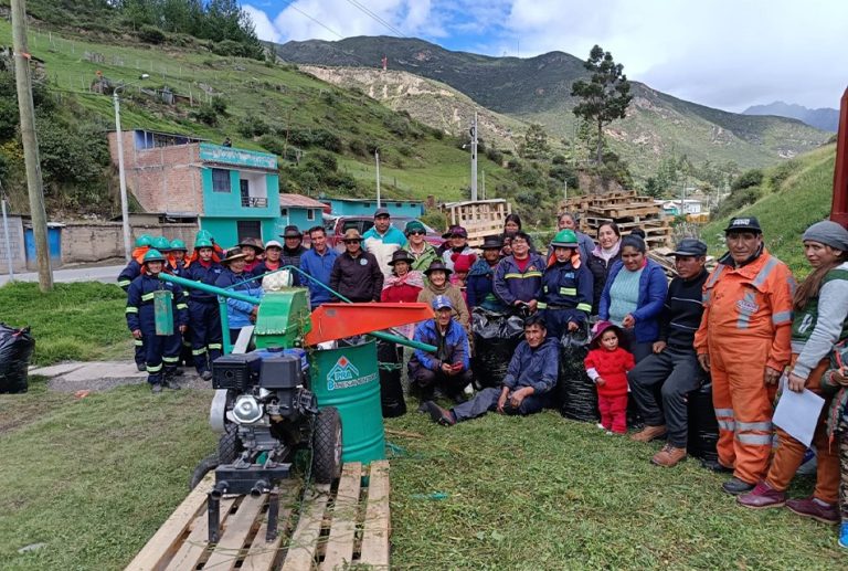 PRODUCTORES DE OYÓN ELABORAN UNA TONELADA DE ENSILADO CON ASESORAMIENTO TÉCNICO DE BUENAVENTURA PARA ENFRENTAR ÉPOCA DE ESTIAJE