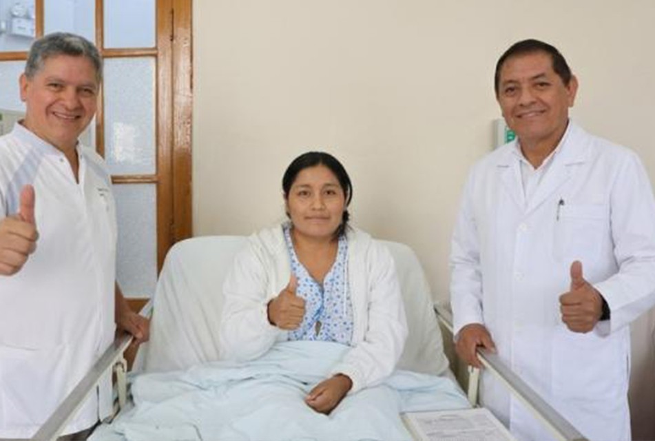 ESPECIALISTAS DEL HOSPITAL LOAYZA SALVAN LA VIDA DE UNA JOVEN QUE INGRESÓ DE EMERGENCIA POR GESTACIÓN EXTRAUTERINA