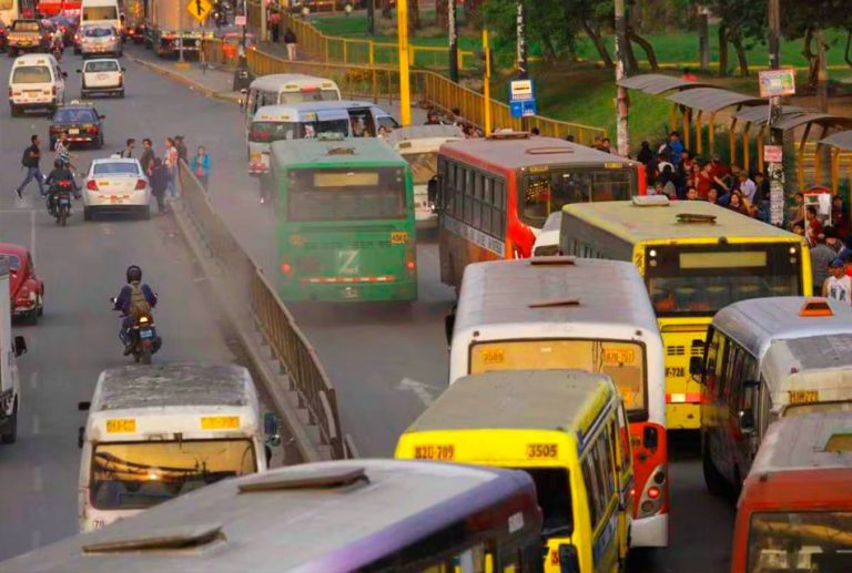 IPE: PERÚ ES EL PAÍS MÁS CONTAMINADO DE AMÉRICA Y MÁS DEL 50% DE SU PARQUE AUTOMOTOR TIENE MÁS DE 10 AÑOS