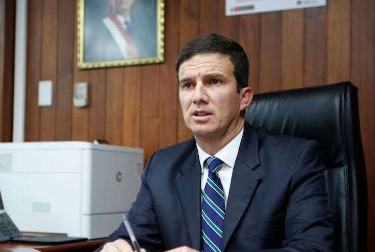 PERÚ PUEDE PERDER AUGE DEL COBRE SI NO DESTRABA PROYECTOS NI CONTROLA AVANCE DE LA MINERÍA ILEGAL, ADVIERTE EXMINISTRO INCHÁUSTEGUI