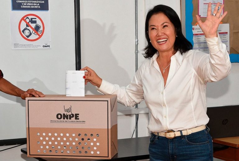 KEIKO FUJIMORI LIDERA BOCA DE URNA DE DATUM EN ELECCIONES MARCADAS POR LA FRAGMENTACIÓN