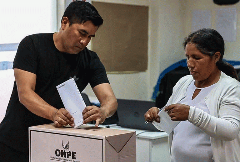 PERÚ MUESTRA TENDENCIA DE CENTRO DERECHA EN PREFERENCIAS ELECTORALES PARA SEGUNDA VUELTA