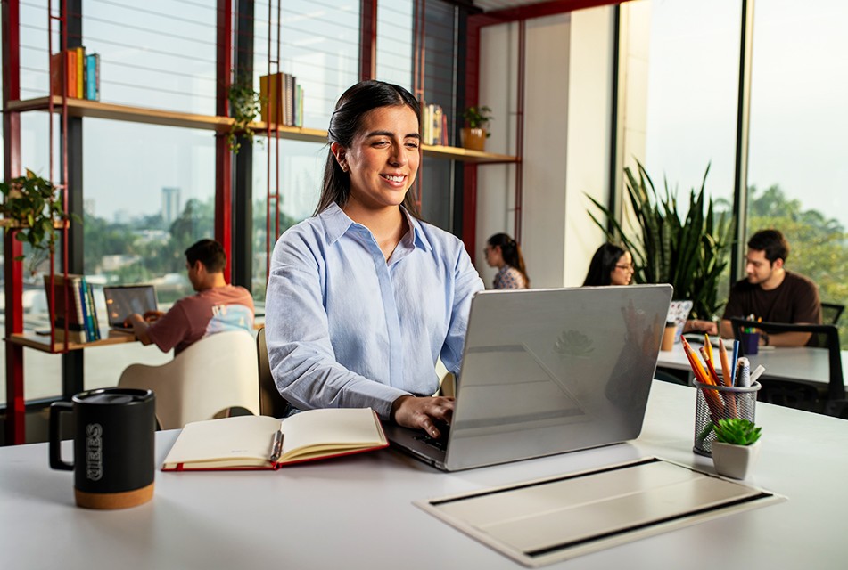 MÁS DE 2.000 BECAS EN PERÚ: LA APUESTA DE LA UNIVERSIDAD ESPÍRITU SANTO POR AMPLIAR EL ACCESO A LA EDUCACIÓN INTERNACIONAL