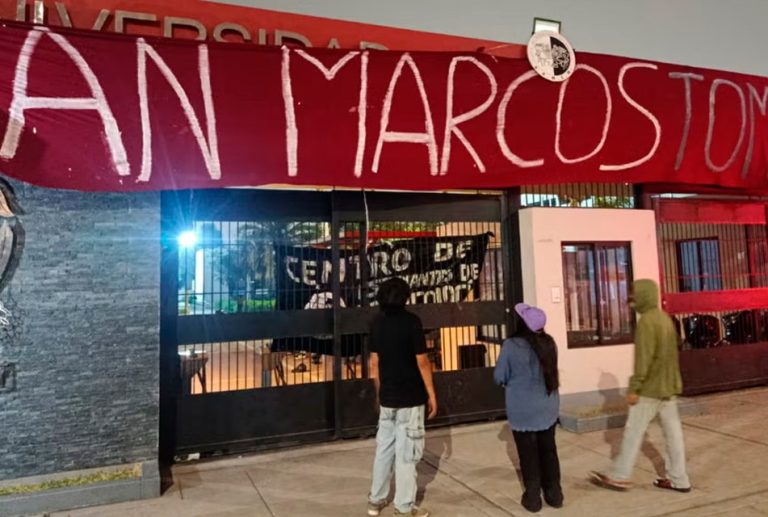 SAN MARCOS BAJO TENSIÓN: ESTUDIANTES TOMAN LA CIUDAD UNIVERSITARIA CONTRA LA REELECCIÓN DE AUTORIDADES