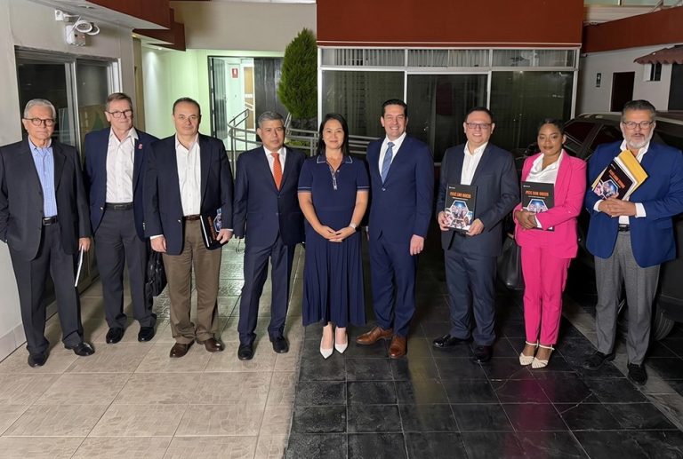 KEIKO FUJIMORI RESPALDA A SU EQUIPO TÉCNICO TRAS DEBATE DEL JNE: "BUSCAMOS DESARROLLO CON ORDEN"