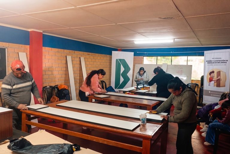 COMPAÑÍA DE MINAS BUENAVENTURA IMPULSA EL EMPRENDIMIENTO LOCAL CON LA CLAUSURA DE EXITOSO TALLER DE MELAMINA EN OYÓN