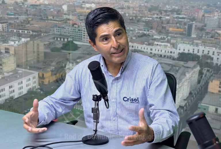 JEREMÍAS GAMBOA PARTICIPÓ EN “DIÁLOGOS CRISOL” CON MAESTROS DE DERRAMA MAGISTERIAL DE AYACUCHO