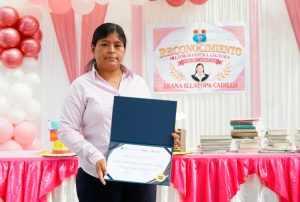 MAESTRA DE LA REGIÓN HUÁNUCO ENTRE LOS MEJORES LECTORES