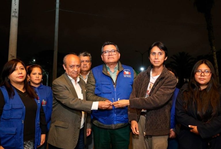 SE LEVANTA LA TOMA DE LA UNIVERSIDAD SAN MARCOS: ALUMNOS ENTREGAN LLAVES DE LA CIUDAD UNIVERSITARIA DE FORMA PACÍFICA