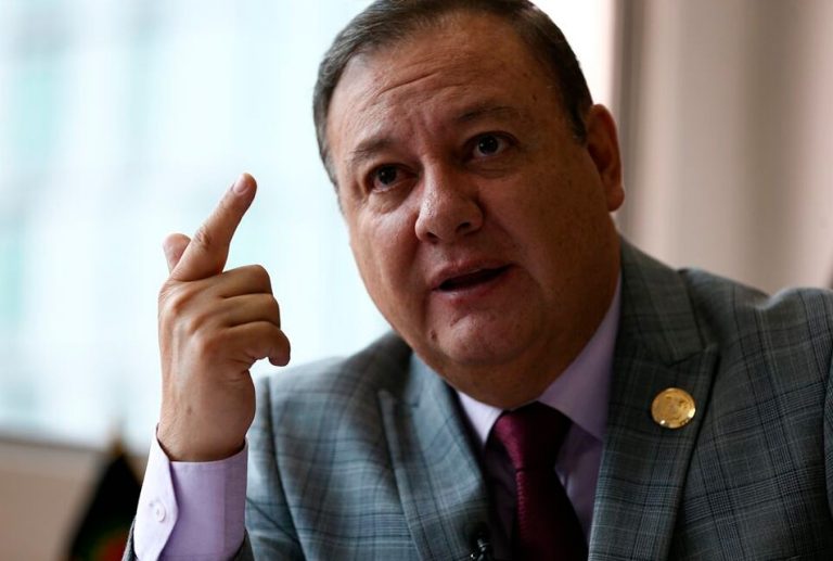 EXMINISTRO DE ECUADOR JUAN ZAPATA AFIRMA QUE LOS CHONEROS EXPANDEN MINERÍA ILEGAL Y MAFIAS EN CAJAMARCA Y PIURA