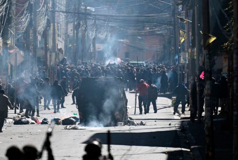 ESTADO DE EMERGENCIA EN BOLIVIA: “HAY GRUPOS VIOLENTOS QUE NO QUIEREN DEJAR EL PODER”, ASEGURA ANALISTA GUIDO CAPRA