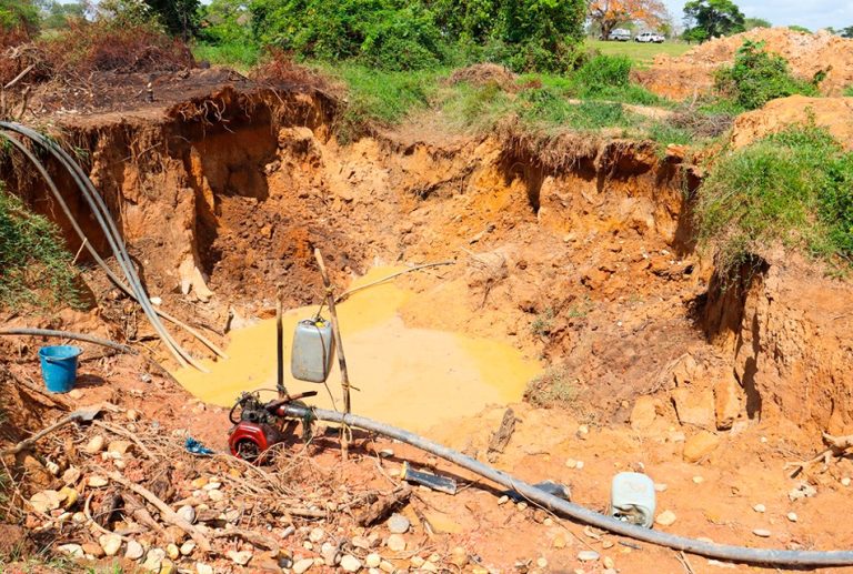 EMPRESAS PRIVADAS COLABORAN CON INTERDICCIONES Y PLAN PILOTO PARA ERRADICAR MINERÍA ILEGAL