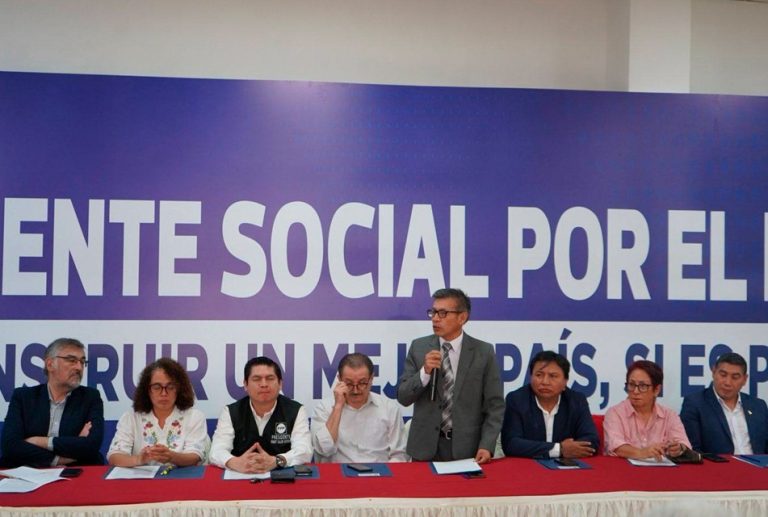 EXCANDIDATOS, DIRIGENTES POLÍTICOS Y SINDICALES SUSCRIBEN ACUERDO DEMOCRÁTICO POR EL PERÚ
