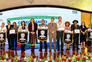 MINISTRA LILY VÁSQUEZ RECONOCE EL COMPROMISO DE LA COMUNIDAD EDUCATIVA PARA GARANTIZAR UNA ALIMENTACIÓN SALUDABLE