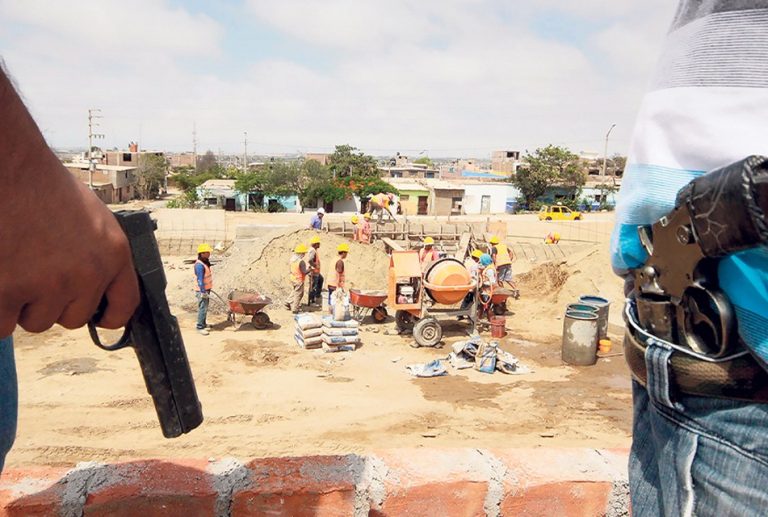 CRIMEN ORGANIZADO AVANZA EN PERÚ: FENATRACC LIDERA RED DE EXTORSIÓN EN CONSTRUCCIÓN CIVIL CON NEXOS POLÍTICOS, SEGÚN EXPERTO JAIME ANTEZANA
