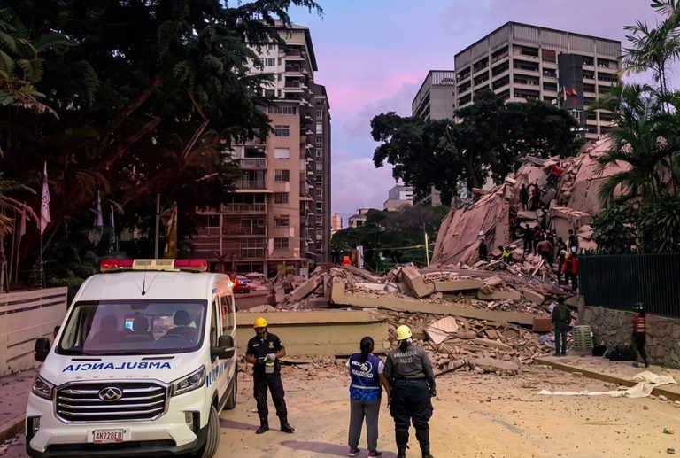 VENEZUELA EN EMERGENCIA: LA GUAIRA SUFRE COLAPSO DE EDIFICIOS Y DECENAS DE PERSONAS SIGUEN BAJO LOS ESCOMBROS TRAS DOBLE TERREMOTO