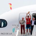 ¡LLEGA EL CAMPEÓN DEL MUNDO! SELECCIÓN DE ESPAÑA ATERRIZA EN EL AEROPUERTO DE MADRID