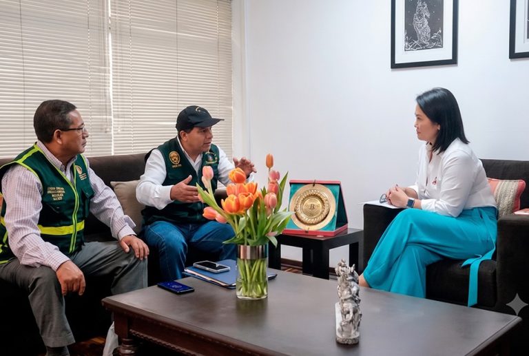 RONDAS CAMPESINAS SE REÚNEN CON KEIKO FUJIMORI Y EXIGEN FRENAR LA MINERÍA ILEGAL PARA COMBATIR LA CONTAMINACIÓN Y LA VIOLENCIA