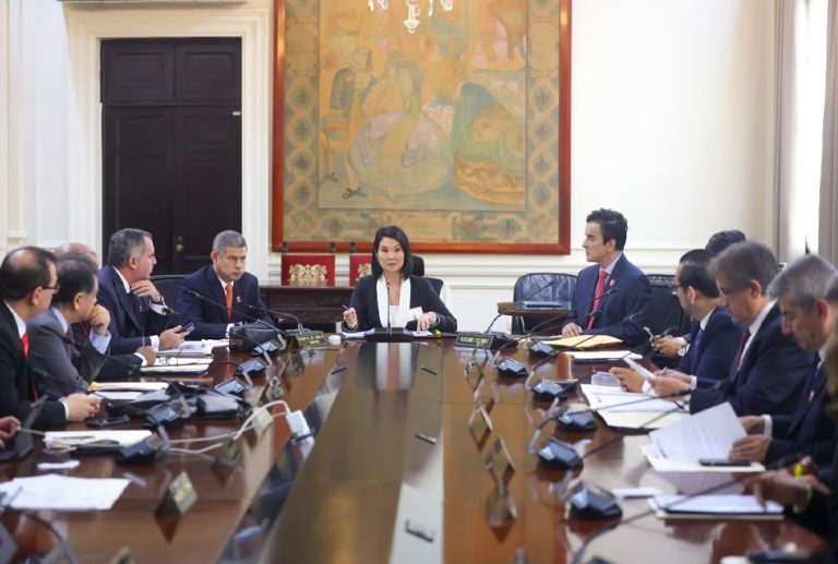 GOBIERNO DE KEIKO FUJIMORI DEBE RECIBIR FACULTADES LEGISLATIVAS Y UNA TREGUA POLÍTICA, AFIRMAN ANALISTAS JOSÉ BELÓN Y TOMÁS CARRASCO