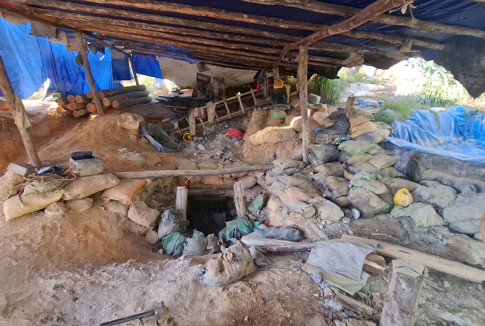 MINEROS ILEGALES SOBORNAN A AUTORIDADES CORRUPTAS DE HUALGAYOC Y CAJAMARCA PARA OPERAR CON IMPUNIDAD