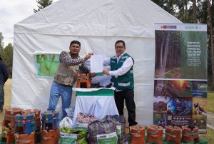JUNÍN: SERFOR ENTREGA DOS TONELADAS DE CARBÓN VEGETAL PARA APOYAR A FAMILIAS AFECTADAS POR EL SISMO