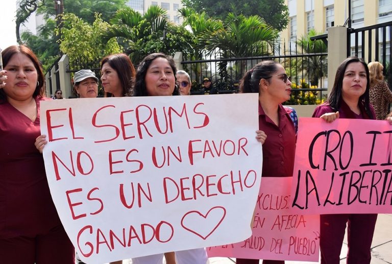 UNAS 97 OBSTETRAS CORREN EL RIESGO DE SER EXCLUIDAS NUEVAMENTE DE LA ADJUDICACIÓN DE PLAZAS DEL SERUMS