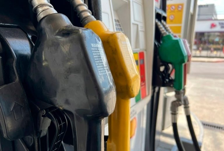 EXPERTO ADVIERTE QUE EL SUBSIDIO A LOS COMBUSTIBLES ES “UNA BOMBA DE TIEMPO” Y PLANTEA REFORMAS TRIBUTARIAS PARA SOSTENER LA CRISIS