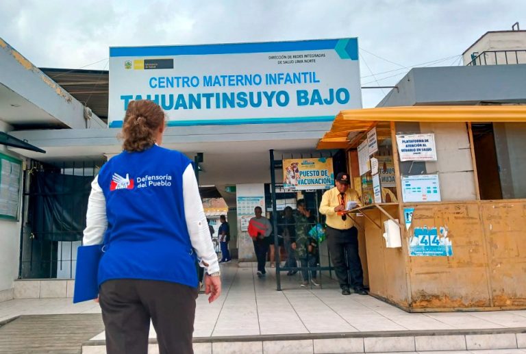 DEFENSORÍA ADVIERTE GRAVES DEFICIENCIAS DE INFRAESTRUCTURA Y RIESGO DE SEGURIDAD EN EL CENTRO MATERNO INFANTIL TAHUANTINSUYO BAJO DE INDEPENDENCIA