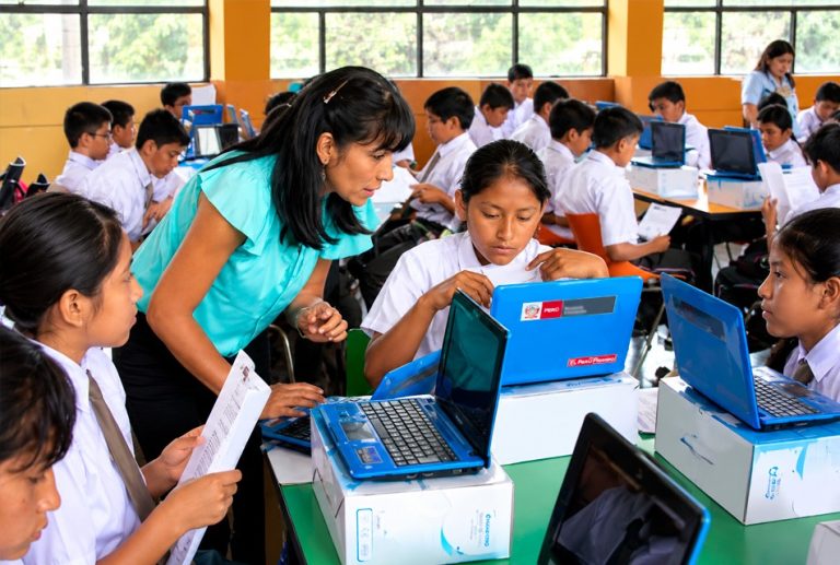 URGE INCORPORAR LA ALFABETIZACIÓN MEDIÁTICA EN LOS COLEGIOS DEL PERÚ ANTE LOS NUEVOS DESAFÍOS DE LA IA, SOSTIENE EXPERTO JUAN CARLOS LUJÁN